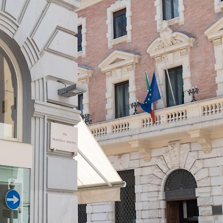 דירות סלרנו Relais Palazzo Olimpia - Corso Vittorio Emanuele מראה חיצוני תמונה